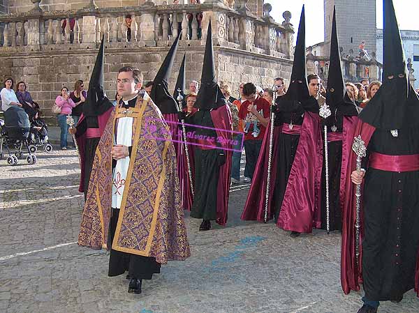 Preste tras el paso de Palio de la Hermandad del Cristo de la Viga