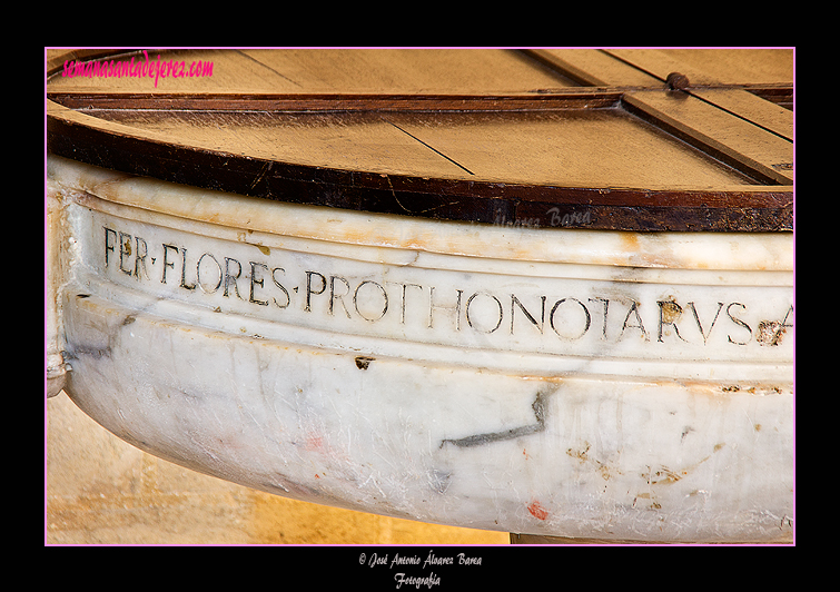 Leyenda de la donación del canónigo Fernando Flores en 1549 de la Pila Bautismal (Santa Iglesia Catedral)