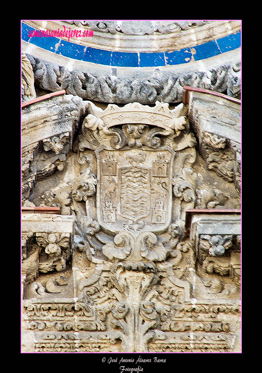 Escudo de Jerez  (Puerta izquierda de la fachada principal de la Santa Iglesia Catedral)