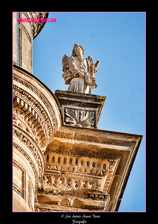 Arcángel (Fachada Principal de la Santa Iglesia Catedral)