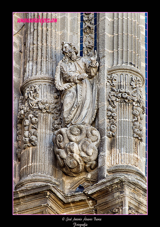 Elías en la Transfiguración de Cristo en el monte Tabor (Fachada Principal de la Santa Iglesia Catedral)