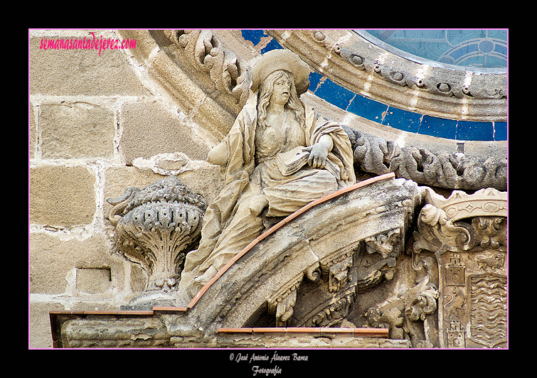 Sibila (Puerta izquierda de la fachada principal de la Santa Iglesia Catedral)