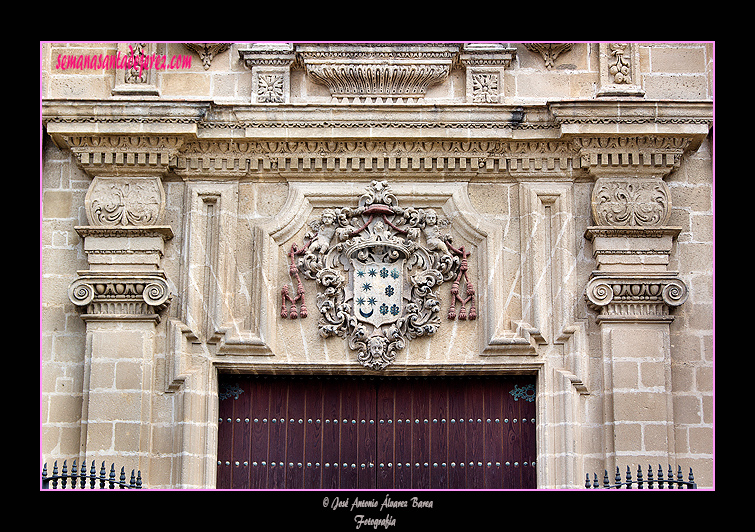 Dintel de la portada de la Encarnación de la Santa Iglesia Catedral