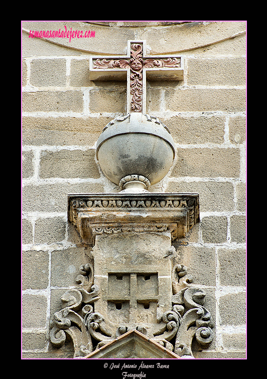 Escudo del Cabildo (Portada de la Encarnación de la Santa Iglesia Catedral)