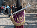 Nazareno con bocina de la Hermandad del Cristo de la Viga