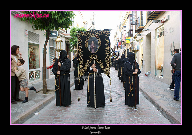 Presidencia del Simpecado de la Hermandad de Nuestra Señora de Amor y Sacrificio