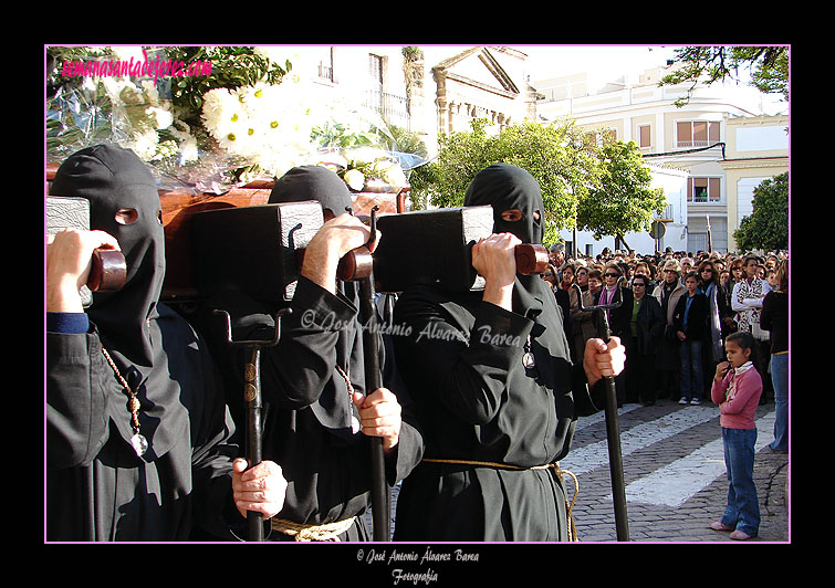 Cargadores del Paso de Nuestra Señora de Amor y Sacrificio