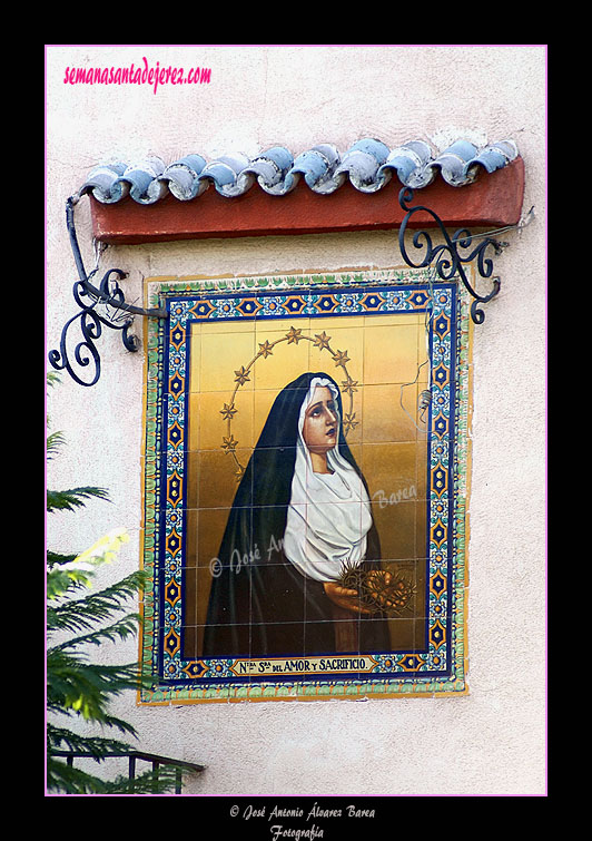 Retablo cerámico de Nuestra Señora de Amor y Sacrificio (Domicilio particular - Avda. de la Paz)