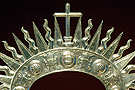 Cruz que remata la corona de camarin de María Santísima de la O