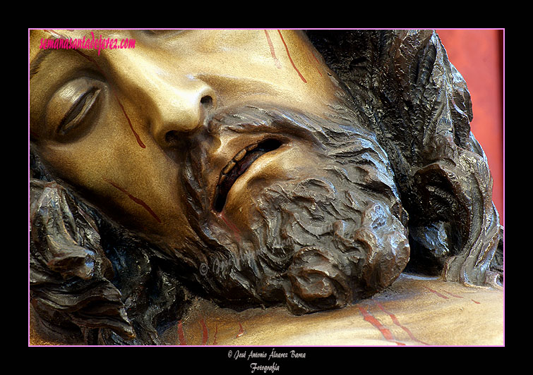 Detalle de la boca del Santísimo Cristo del Amor