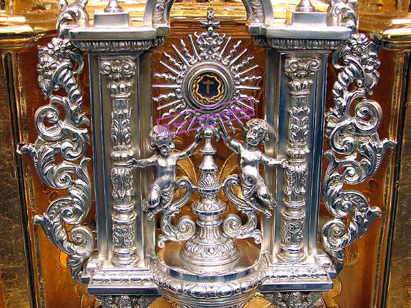 Detalle de relicario de los respiraderos del Paso de Misterio del Santísimo Cristo del Amor