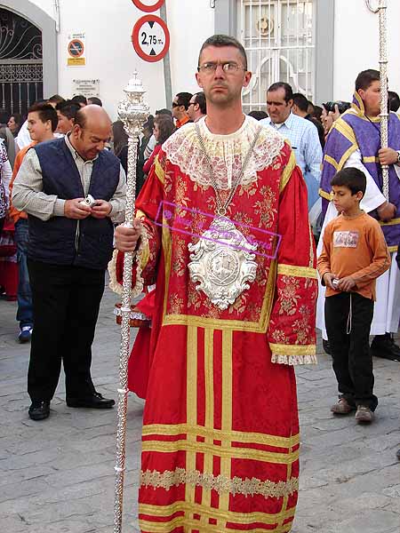 Pertiguero del Paso del Cristo del Amor de la Hermandad del mismo nombre