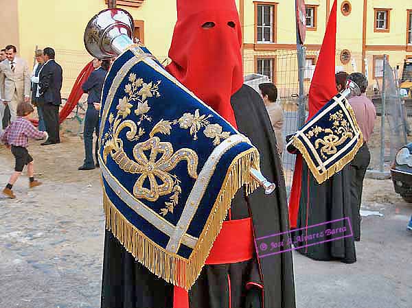 Paños de Bocina pasados a nuevo terciopelo de la Hermandad del Desconsuelo por Ildefonso Jimenez en el año 2005