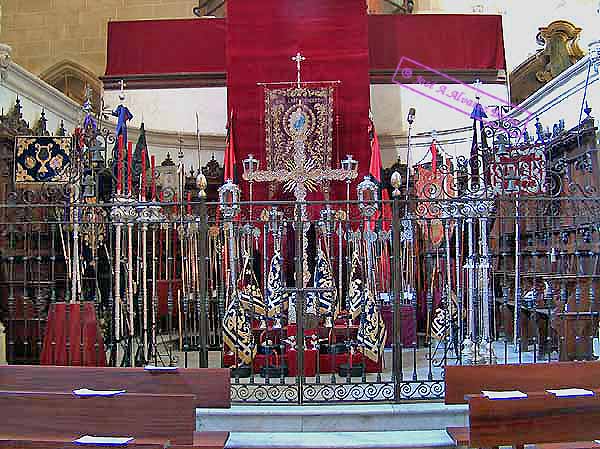 Altar de Insignias de la Hermandad del Desconsuelo 