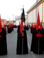 Nazareno portando el Mediatrix de la Hermandad del Desconsuelo