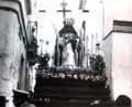 Sabado Santo de 1960. Primera salida procesional de Madre de Dios del Patrocinio. La calle Justicia es el fondo de esta instantánea (Foto: Diego Romero)