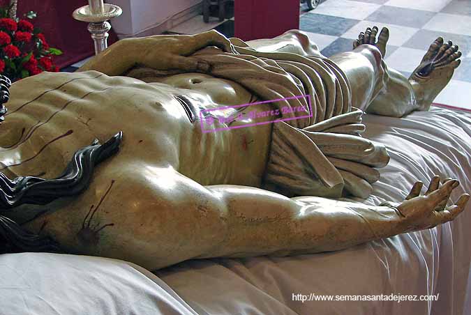 Detalle de torax y piernas del Santisimo Cristo de la Caridad en su Traslado al Sepulcro