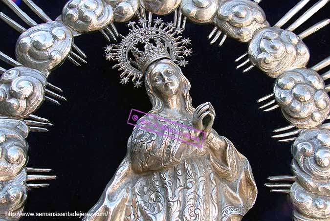 Detalle de la Inmaculada del Simpecado de la Hermandad de Santa Marta