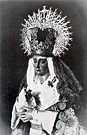 Año 1942. María Santísima de los Dolores en ceremonia de Besamanos