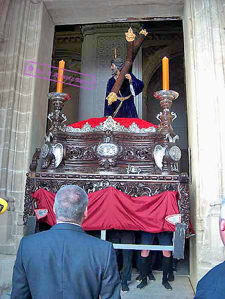 Paso de Misterio de Nuestro Padre Jesús de la Salud en sus Tres Caídas a la salida de su Templo