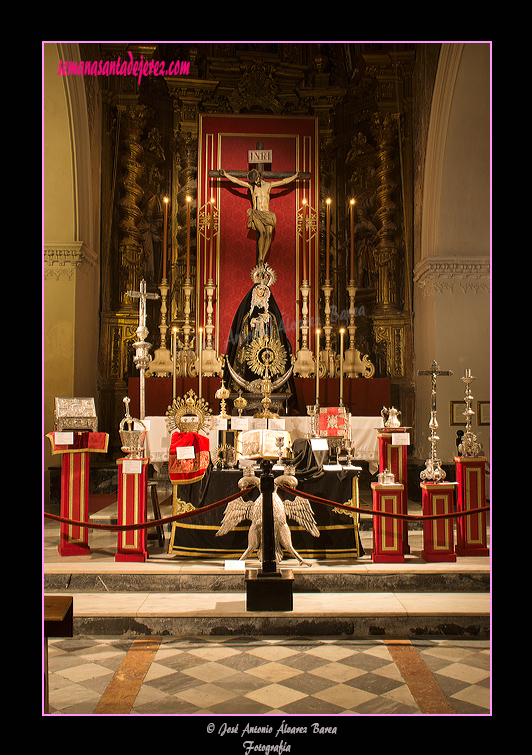 Exposición de Platería en la Iglesia de San Lucas, organizada por la Hermandad de las Tres Caídas, con motivo de la "Noche Azul y Blanca" (6 de octubre de 2012)