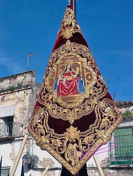 Estandarte de la Virgen de la Hermandad de las Tres Caídas