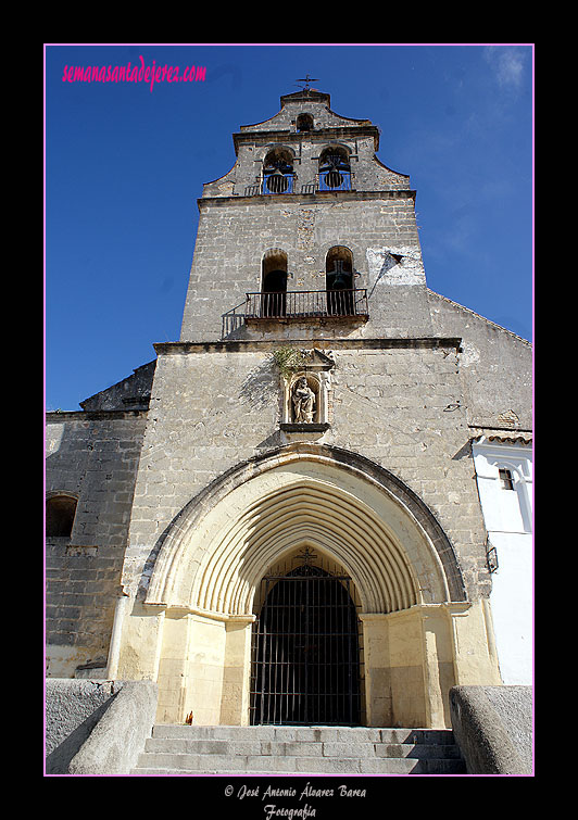 Torre fachada de la Iglesia del Evangelista San Lucas 