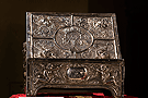 Atril (conjunto de dos) - Anónimo de escuela mexicana del siglo XVIII. Plata labrada y cincelada y madera - Medidas: 31 x 33 x 24,5 cms (Iglesia de San Lucas)