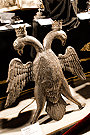 Águila bicéfala - Fue realizada en 1763 para formar parte del tesoro de la Virgen de Guadalupe - Estilo barroco - Plata en su color repujada y labrada - Dimensiones: 85 x 80 cms (Iglesia de San Lucas)