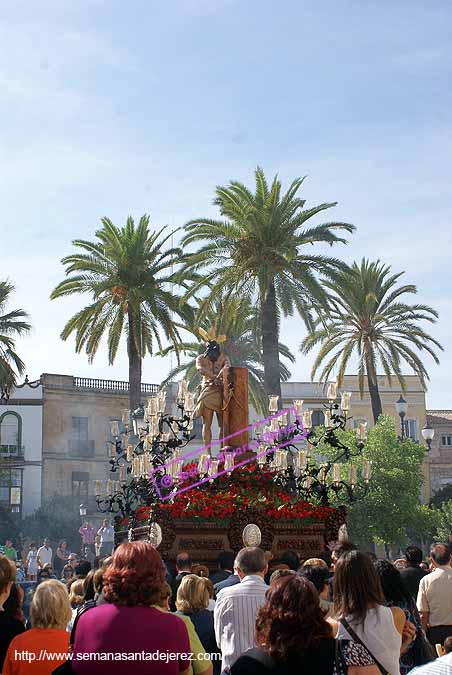 18 de Octubre de 2009. Traslado del Señor de la Sagrada Flagelación a la Catedral para los Cultos del 250º Aniversario de la Imagen. Va sobre el paso del Cristo de la Expiracion (Foto: Jose A.Alvarez Barea)