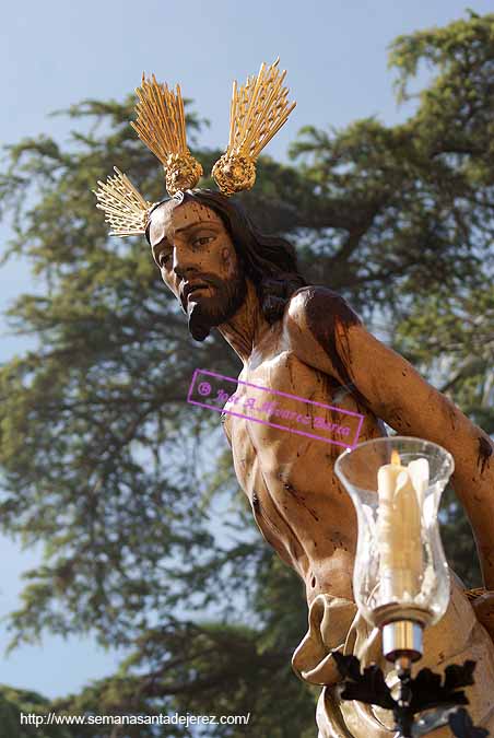 18 de Octubre de 2009. Traslado del Señor de la Sagrada Flagelación a la Catedral para los Cultos del 250º Aniversario de la Imagen. Va sobre el paso del Cristo de la Expiracion (Foto: Jose A.Alvarez Barea)