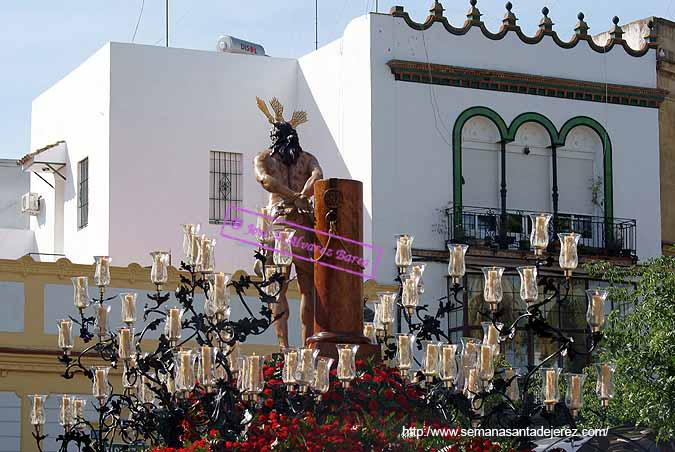 18 de Octubre de 2009. Traslado del Señor de la Sagrada Flagelación a la Catedral para los Cultos del 250º Aniversario de la Imagen. Va sobre el paso del Cristo de la Expiracion (Foto: Jose A.Alvarez Barea)