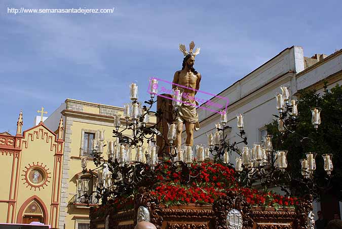 18 de Octubre de 2009. Traslado del Señor de la Sagrada Flagelación a la Catedral para los Cultos del 250º Aniversario de la Imagen. Va sobre el paso del Cristo de la Expiracion (Foto: Jose A.Alvarez Barea)