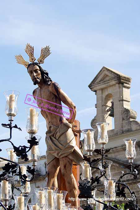 18 de Octubre de 2009. Traslado del Señor de la Sagrada Flagelación a la Catedral para los Cultos del 250º Aniversario de la Imagen. Va sobre el paso del Cristo de la Expiracion (Foto: Jose A.Alvarez Barea)