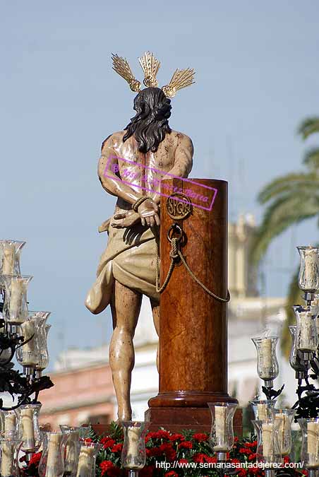 18 de Octubre de 2009. Traslado del Señor de la Sagrada Flagelación a la Catedral para los Cultos del 250º Aniversario de la Imagen. Va sobre el paso del Cristo de la Expiracion (Foto: Jose A.Alvarez Barea)