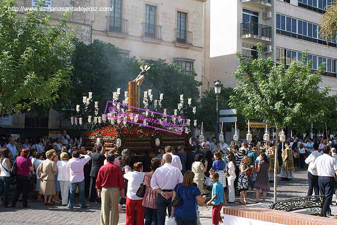 18 de Octubre de 2009. Traslado del Señor de la Sagrada Flagelación a la Catedral para los Cultos del 250º Aniversario de la Imagen. Va sobre el paso del Cristo de la Expiracion (Foto: Jose A.Alvarez Barea)