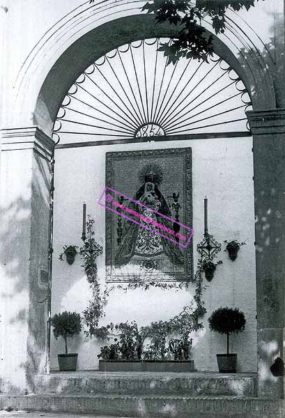 Quizas estemos contemplando el primer Altar de Cultos de la Hermandad de la Flagelación. La imagen de la Dolorosa, con nueva advocación, es ahora titular de la Hermandad del Perdón (Foto: Anónimo)