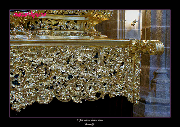 Detalle del respiradero frontal del Paso de Misterio de la Sagrada Flagelación de Nuestro Señor