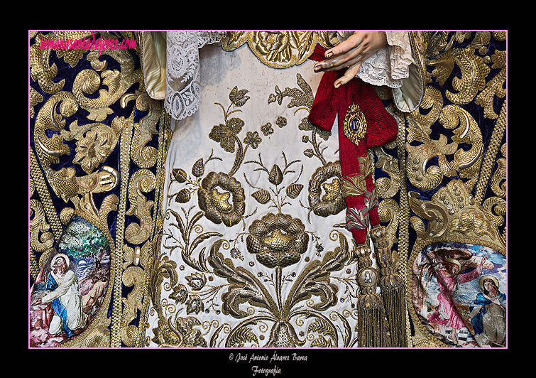 Detalle de los bordados de la saya de salida de Nuestra Señora de la Amargura