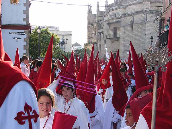 Pequeños nazarenos de la Hermandad del Prendimiento