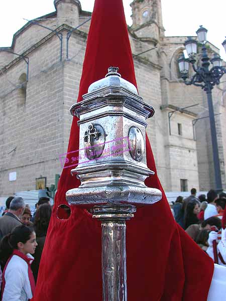 Pertiga del nazareno que porta el Libro de Reglas de la Hermandad del Prendimiento