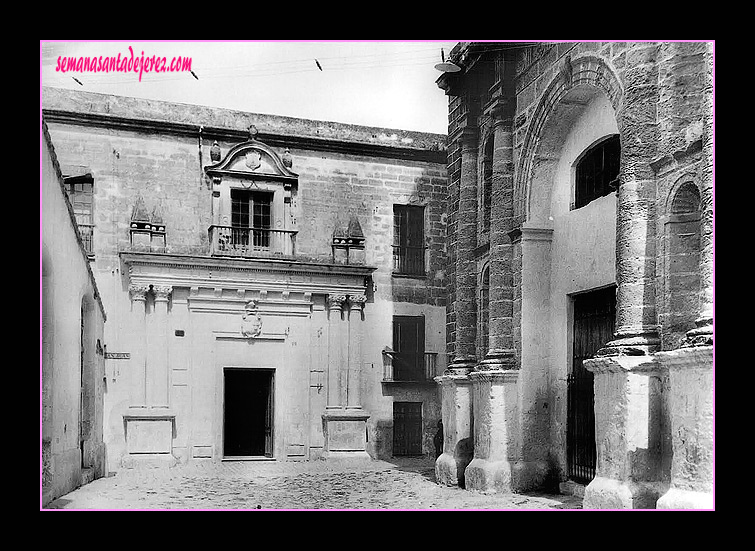 Vista de la torre-fachada de San Juan de los Caballeros antes de la obra de la portada realizada en 1974-75.