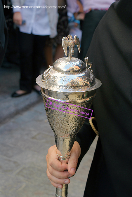 Pértiga del nazareno que porta el Libro de Reglas de la Hermandad de la Vera-Cruz