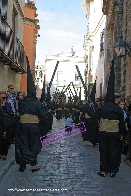 Nazarenos del Cortejo del Paso de Cristo de la Hermandad de la Vera-Cruz