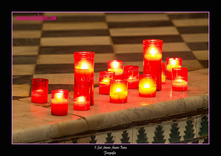 Velas en la Iglesia de San Juan de los Caballeros