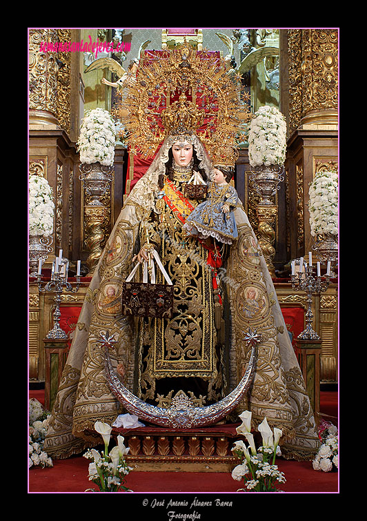 Nuestra Señora del Carmen Coronada