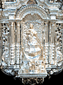 Imagen de la Virgen de Consolación en el respiradero frontal del paso de palio de María Santísima de la Confortación