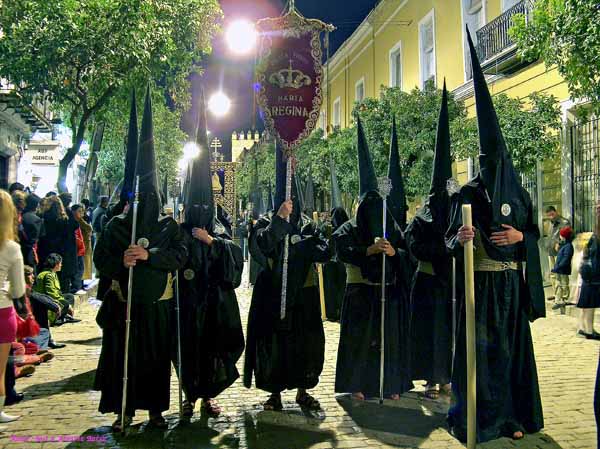 Presidencia del Estandarte de la Realeza de María de la Hermandad del Santo Crucifijo de la Salud 