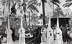 El Paso de Misterio de la Hermandad de las Cinco Llagas en la plaza del Arenal. Año 1944