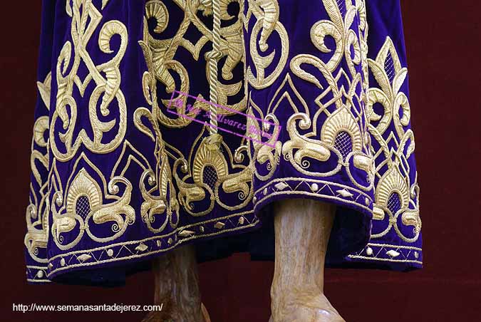 Detalle de los bordados de la túnica de Nuestro Padre Jesús de la Via Crucis